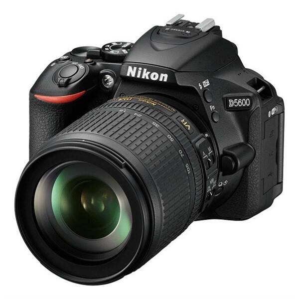 Digitální fotoaparát Nikon D5600 + 18-105 AF-S VR černá barva
