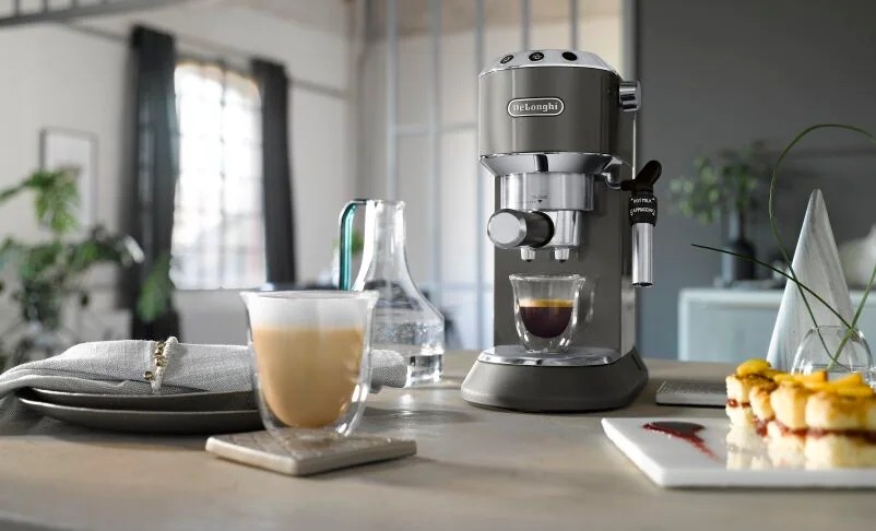 DeLonghi Dedica Metallics EC785.AE, modrá 