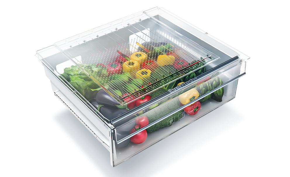 Chladnička kombinovaná Beko BCNE400E50SHN, NoFrost vestavná, přihrádka EverFresh