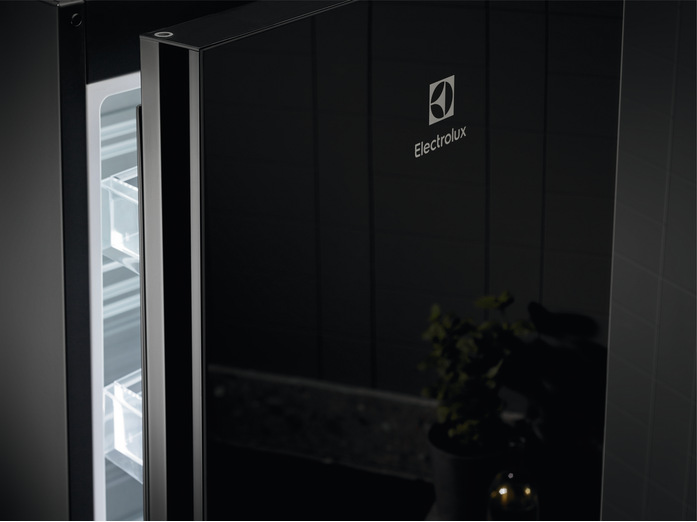 Electrolux LNT7ME34K1, černá