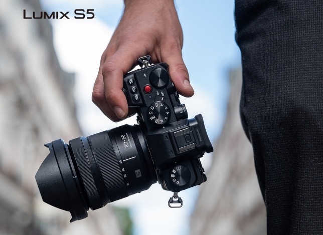 Panasonic Lumix DC-S5, černá