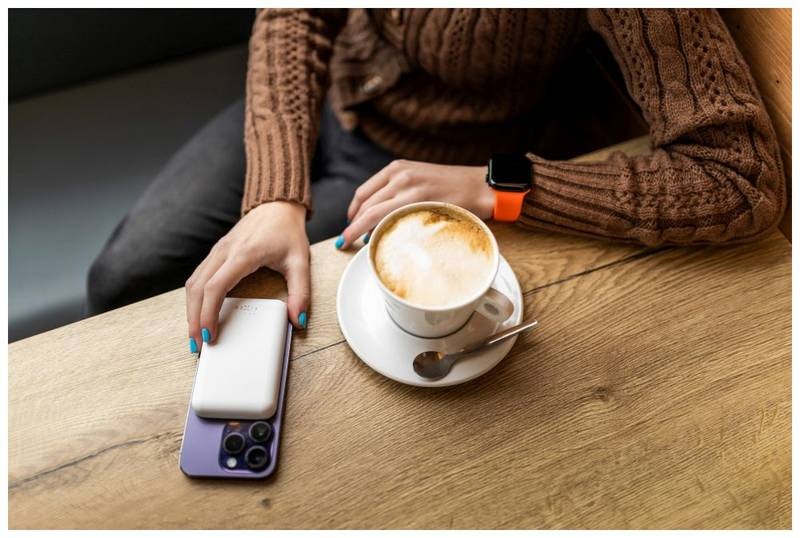 Powerbank FIXED MagZen s bezdrátovým nabíjením a podporou Magsafe, 6 000 mAh - bílá