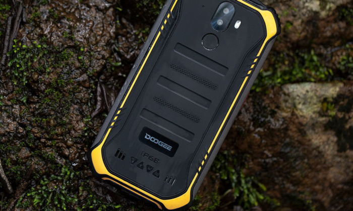 Doogee S40, černá