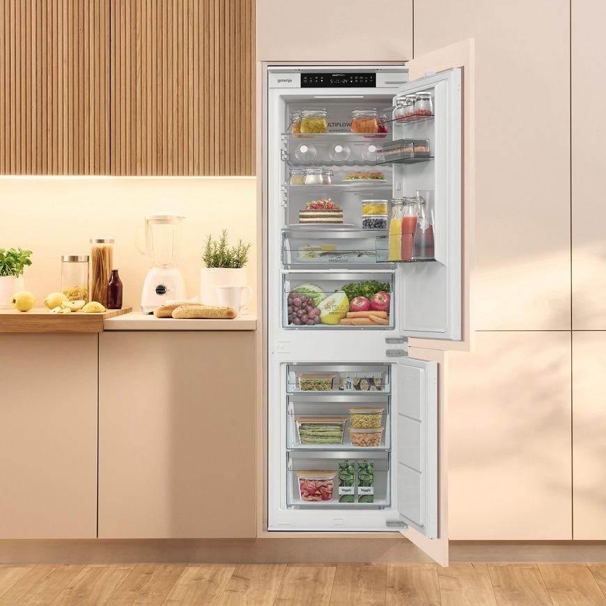Chladnička Gorenje NRKI517D61WF, vestavná, v domácnosti