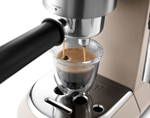 DeLonghi Dedica Metallics EC785.AE, modrá 