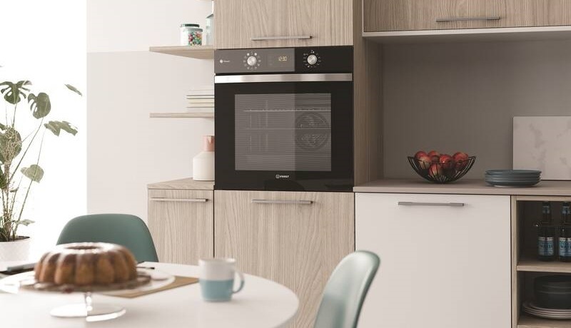 Trouba vestavná Indesit IFWS 4841 JH BL, černá