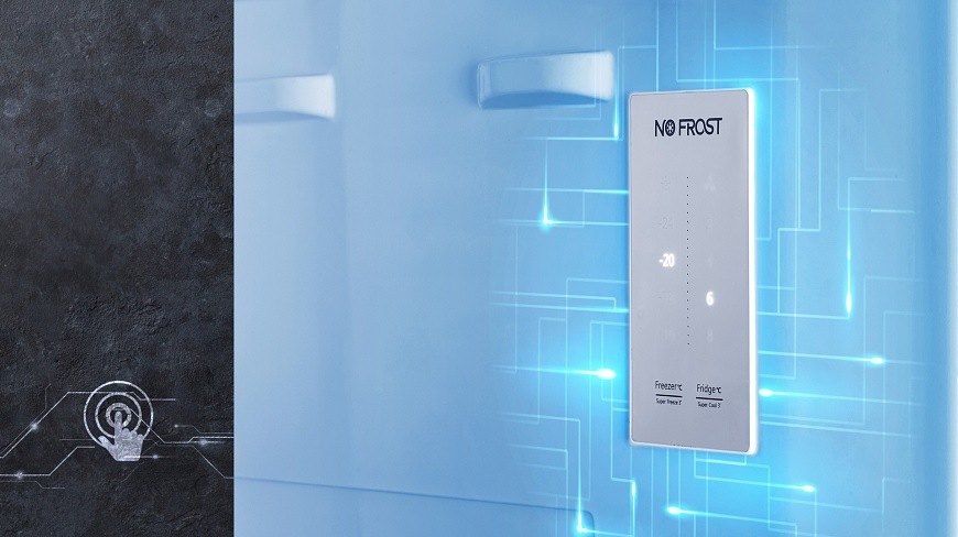 Americká chladnička s mrazničkou dole Hisense RQ758N4BFE, černá, LED displej