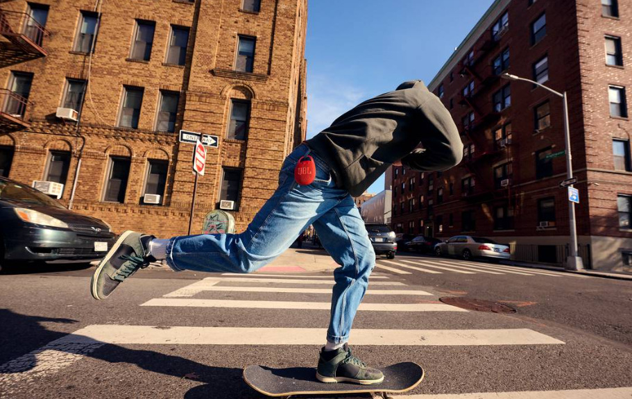 Přenosný reproduktor JBL CLIP 5, červený