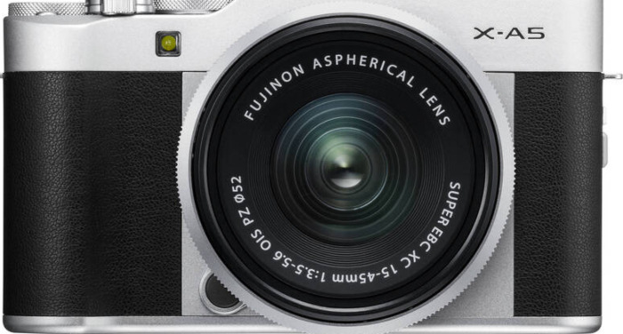 Fujifilm X-A5 + 15-45 mm, stříbrná