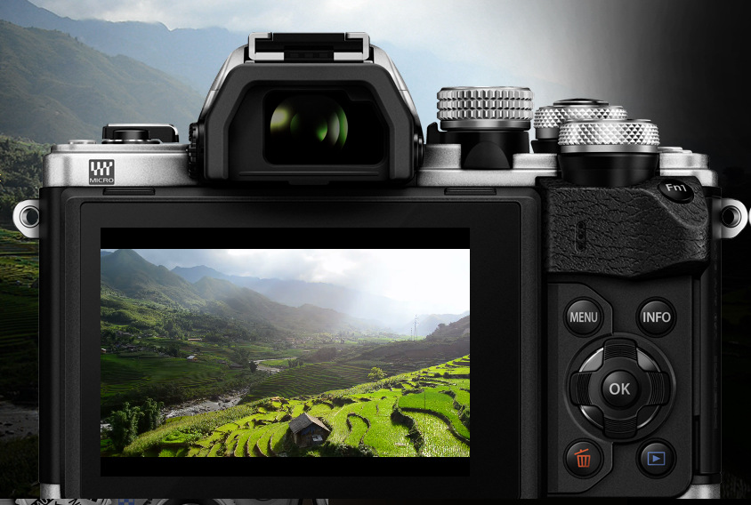 Digitální fotoaparát Olympus E-M10 II + objektiv 14-42mm II stříbrný