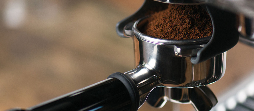 O mletí kávy se postará integrovaný kónický mlýnek