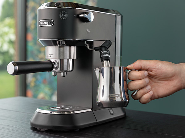 Espresso De'Longhi EC 685.BK DEDICA