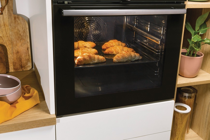 Vestavná trouba BPSX6747A05BG, černá, FrozenBake program