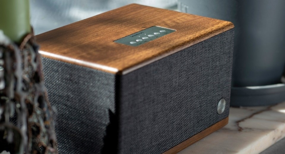Přenosný reproduktor Audio Pro BT5, světle hnědý