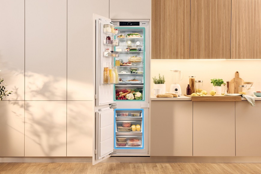 Chladnička Gorenje NRKI517D61WF, vestavná, zásuvka CrispZone