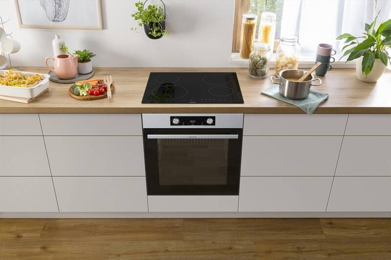 Vestavná trouba Gorenje BO6737E02X, černá