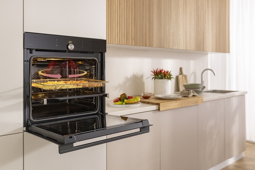 Vestavná trouba Gorenje BSA6138B, černá, AirFry