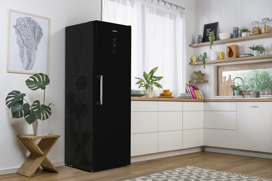 Volně stojící jednodveřová chladnička Gorenje R619EABK6, černá