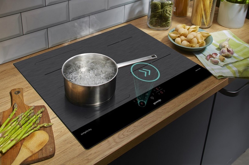 Indukční varná deska Gorenje GI6421SYB, černá, funkce PowerBoost
