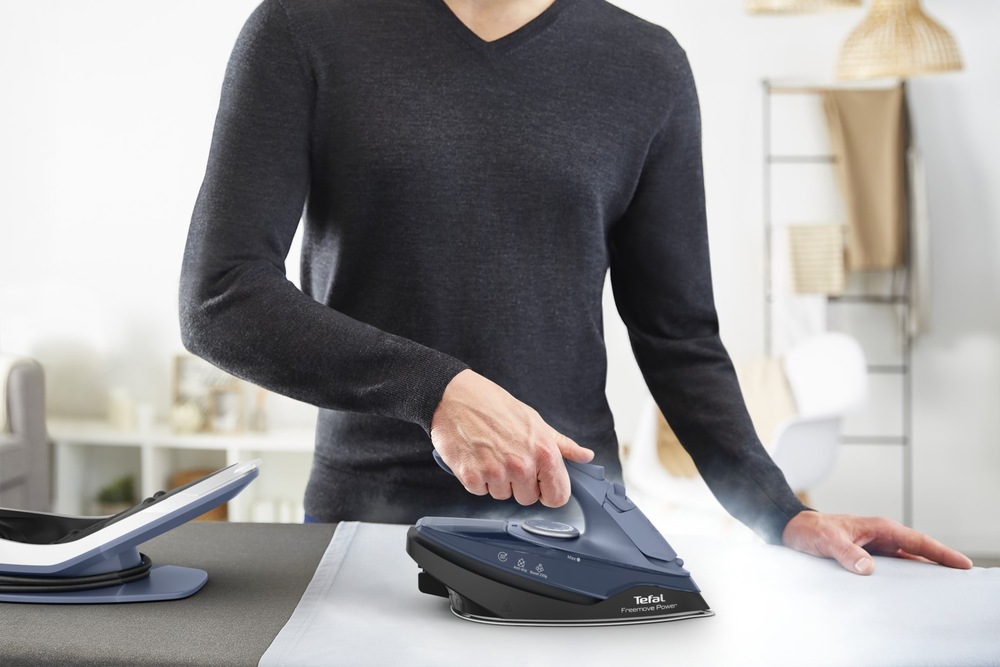Napařovavcí žehlička Tefal FV6675E0 Freemove Power