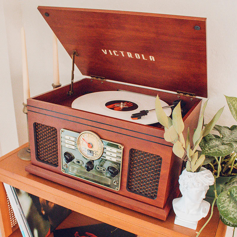 Victrola VTA-600B-MAH Navigator, hnědá