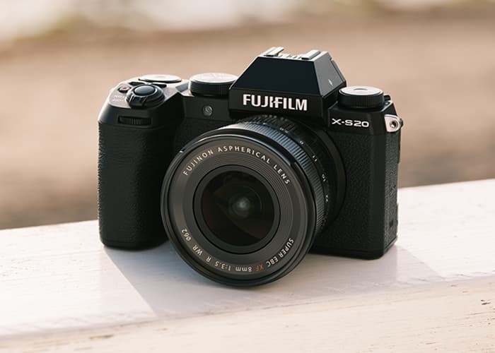 Fujifilm X-S20 + XC 15–45 mm f/3.5-5.6 OIS PZ, černá