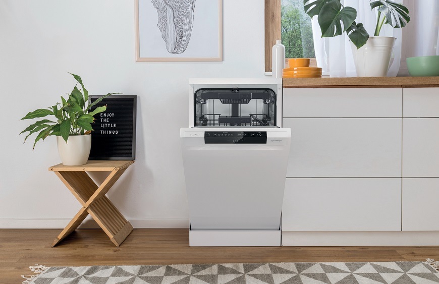 Myčka Gorenje GS541D10W, bílá, v prostoru