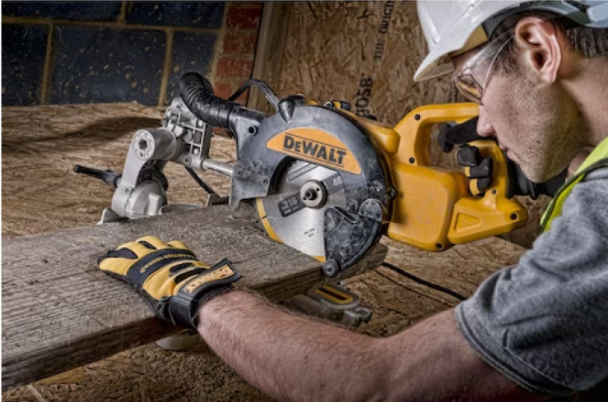 Pokosová pila Dewalt DWS773-QS