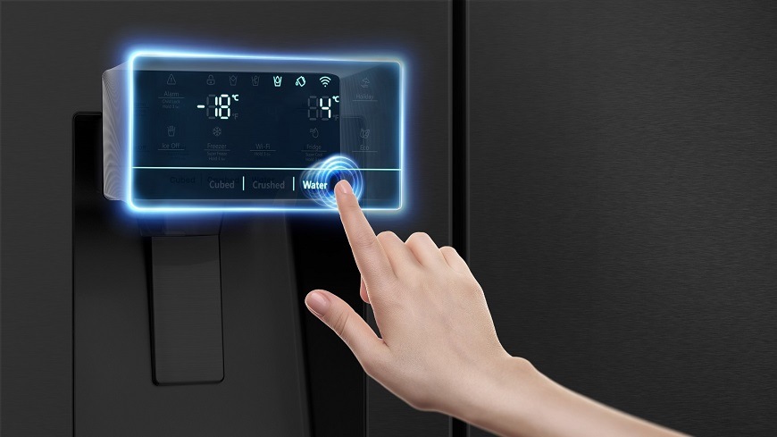 Americká chladnička Hisense RS818N4TFE, černá, přehledné a rychlé ovládání