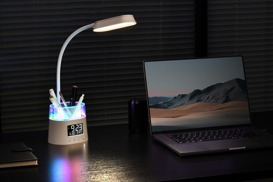 IMMAX LED stolní lampička FRESHMAN s RGB podsvícením/ 10W/ 350lm/ 5V/2A/ držák na tužky/ bílá