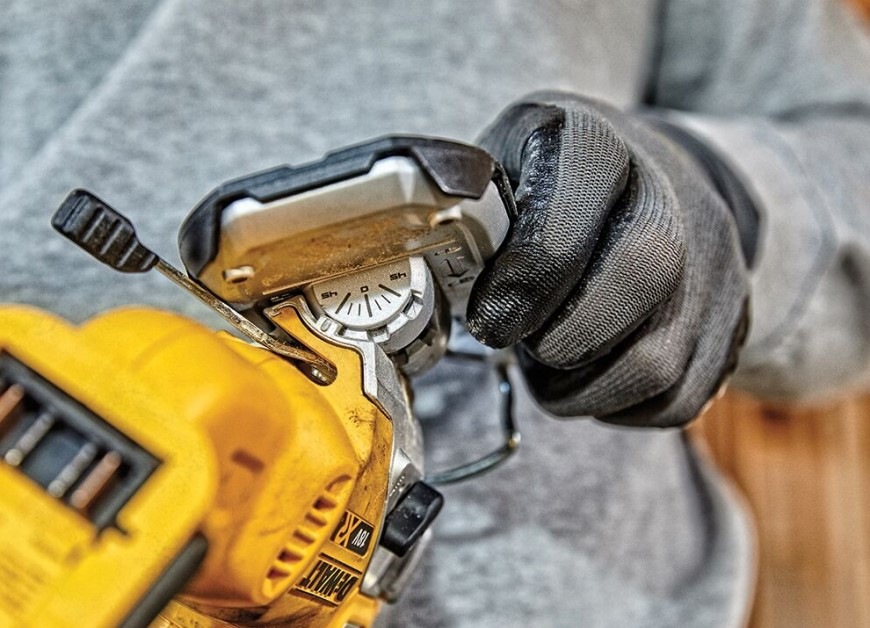 Přímočará pila Dewalt DCS334NT-XJ (bez baterie)