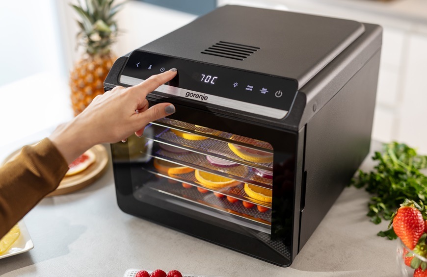 Sušička ovoce Gorenje FDK600DB, černá, vnitřní osvětlení a funkce automatického vypnutí