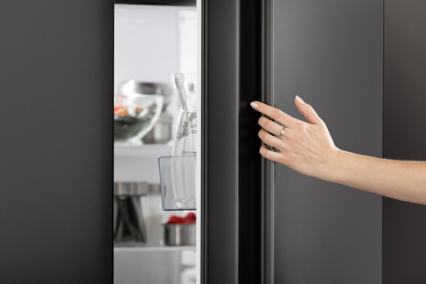 Americká chladnička Hisense RQ760N4SBFE, černá, Dveřní alarm