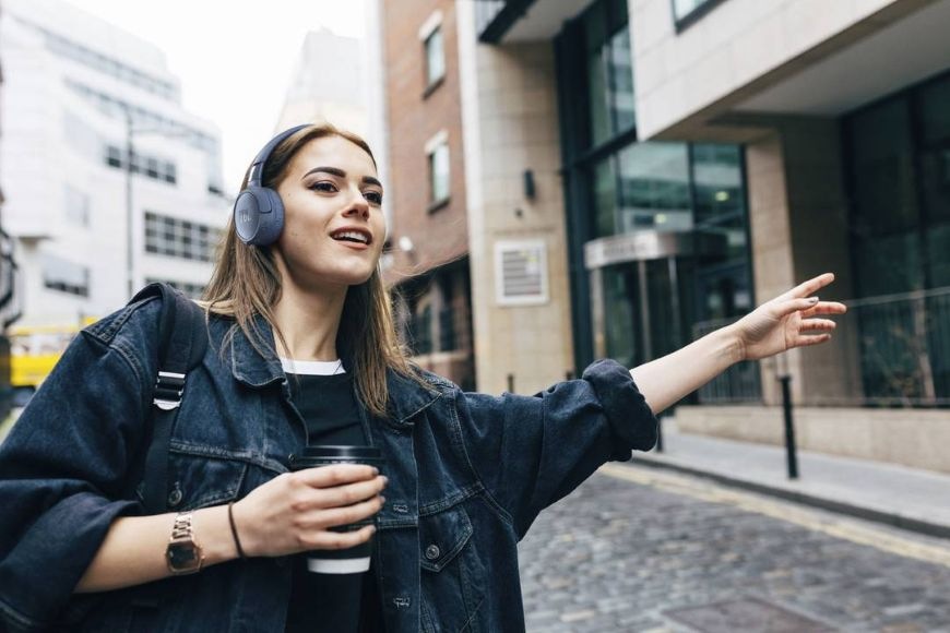 Sluchátka JBL Tune 670NC - bílá