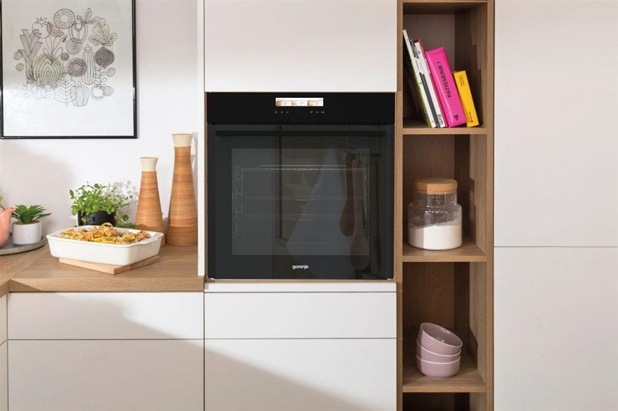 Vestavná multifunkční trouba Gorenje BO798S38BG, černá