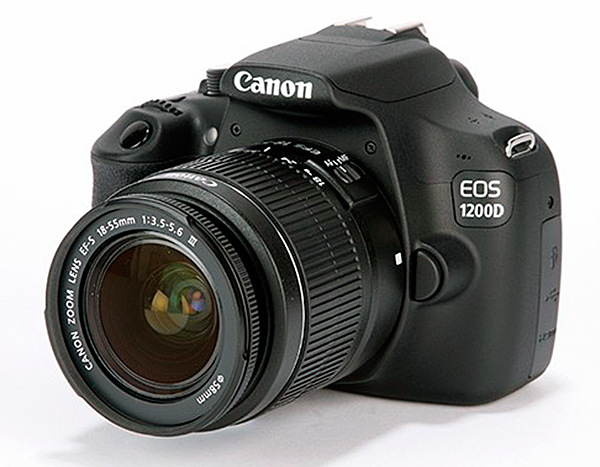  CANON EOS 1200D + EF 18-55 DC III + brašna 