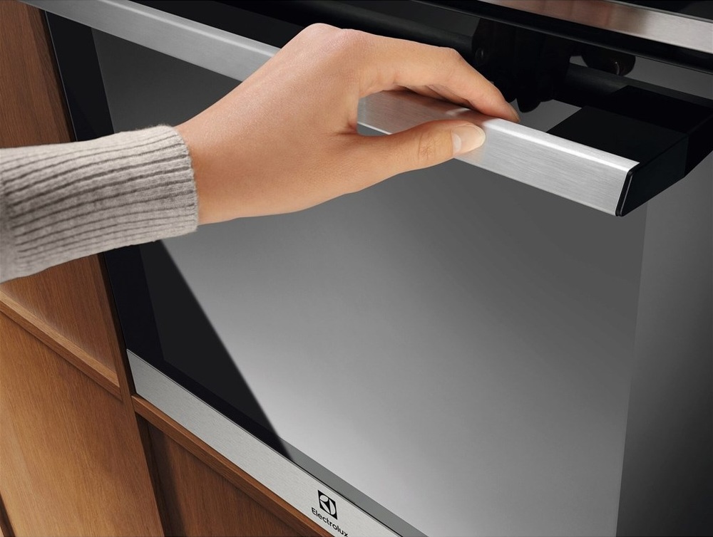 Electrolux LOEF8F38X tlumené zavírání dvířek