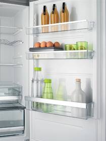Chladnička s mrazničkou Gorenje ORK193BK-L černá barva

