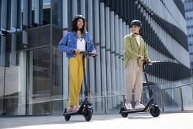 Elektrická koloběžka Segway E2 Plus E II antracitová barva
