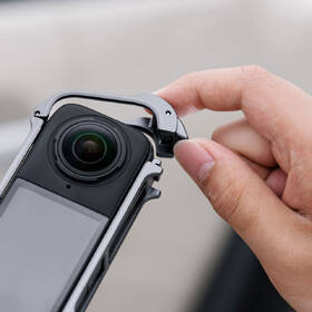 Držák PGYTECH Insta360 X4 Camera Cage černá barva
