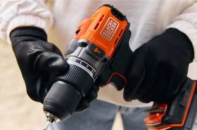 Vrtací šroubovák Black-Decker BCD383D2XK-QW (s baterií) 
