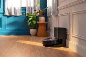 Robotický vysavač iRobot Roomba Combo j7+ černá barva

