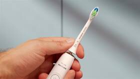 Zubní kartáček Philips HX7108/01 bílá barva
