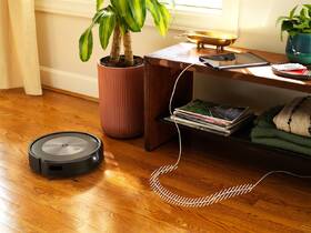 Robotický vysavač iRobot Roomba j7+ černá barva
