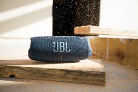 Přenosný reproduktor JBL Charge 5 modrá barva
