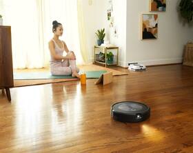 Robotický vysavač iRobot Roomba j7+ černá barva
