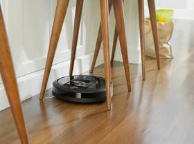 Robotický vysavač iRobot Roomba i7 
