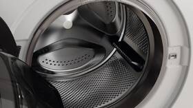 Set výrobků Whirlpool FFB 8258 WV EE + FFT M11 8X3 EE 
