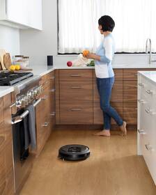 Robotický vysavač iRobot Roomba i7 
