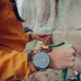 Chytré hodinky Suunto Vertical Titanium Solar - Sand 
